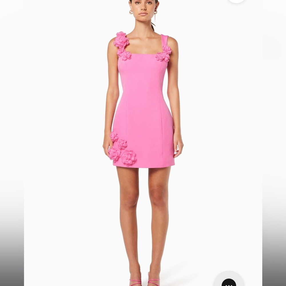 Elliatt Pink Sheath Mini Dress with Cap Sleeves